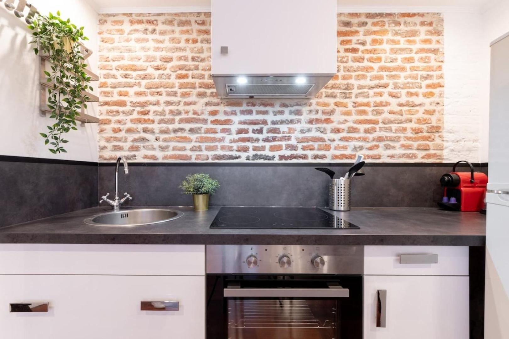 Old - Ideally Located ! Lille