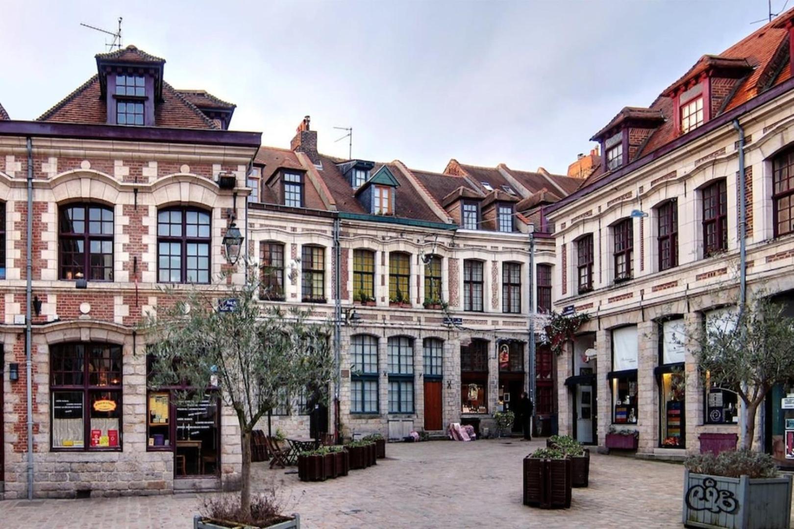Old - Ideally Located ! * Lille